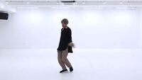 Btsのdnaのdancever のmvでテテが着ているこの上の服はど Yahoo 知恵袋