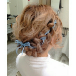 美容室でのヘアセットについて質問です 画像のようなリボンを編み込 Yahoo 知恵袋