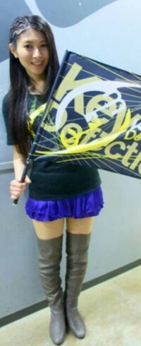 茅原実里さんは普段の衣装もライブの衣装もニーハイブーツが多いと思うので Yahoo 知恵袋