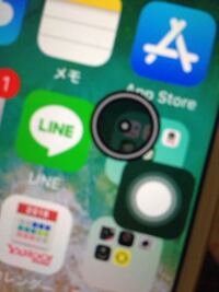 画面右の黒い斑点を消したいです。どうすれば良いですか？機種は