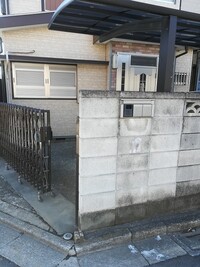 表札をつける位置が分かりません 家の画像を貼るのでどこがいいのかお教え Yahoo 知恵袋