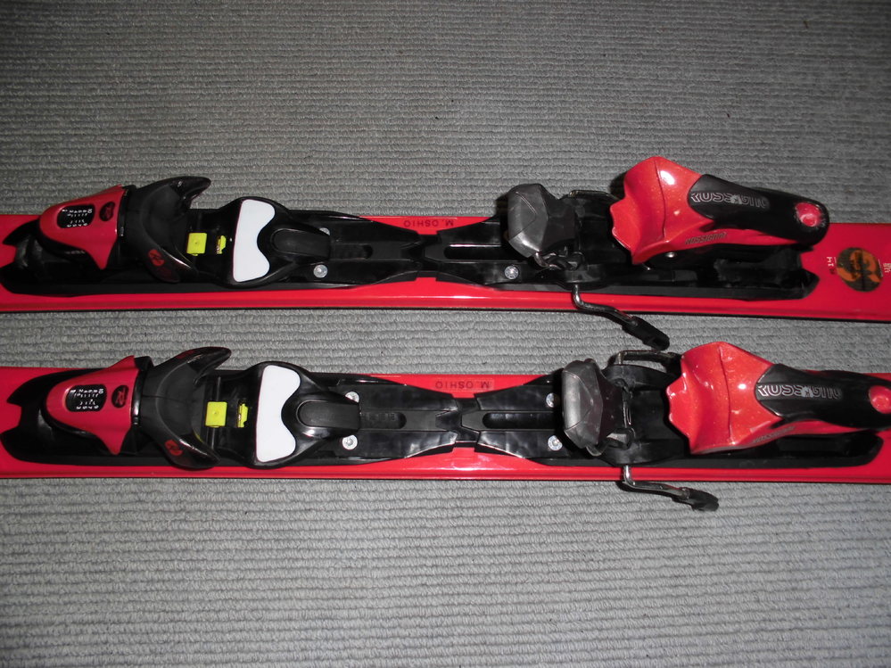 ロシニョールのビンディングですが、靴を変えたため、長さの調整