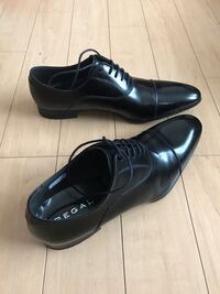 この革靴はとんがり靴でしょうか ごく普通のストレートチ Yahoo 知恵袋