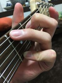 小指の関節ギターを練習しているのですが どうも小指が変 です 力を入れて小 Yahoo 知恵袋