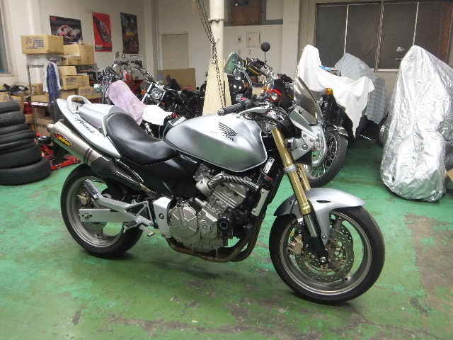 すみません。ホーネット600の逆輸入車を考えています。倒立のフル 