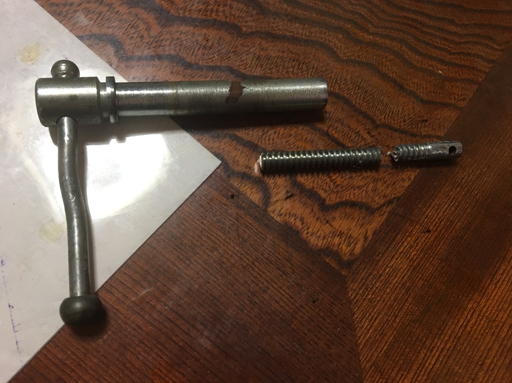 先日中古の万力を購入し掃除をしておりました。万力の分解について