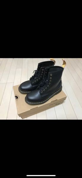 dr.martensの8ホールでタグが黄色×黄色のものって他 - Yahoo!知恵袋