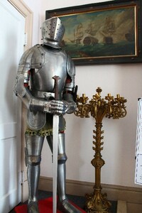 鎧兜に身を包みロングソードを持っていた騎士が戦場にいたのは何年ごろまでですか？ 