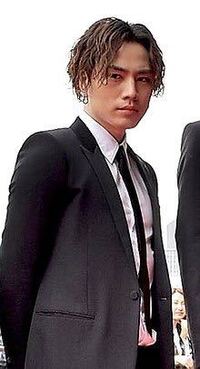 臣くんのこの髪型のセットでどういう系のワックスで どんな感じでセッ Yahoo 知恵袋