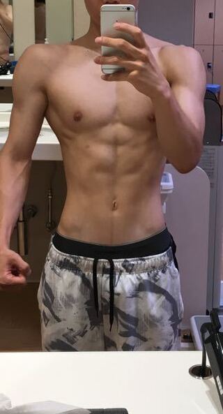 筋トレ始めて9ヶ月目です どうでしょうか あと体脂肪が Yahoo 知恵袋