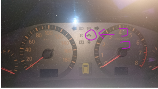 至急 日産エルグランドなんですが 写真の で囲った車のマークの中に鍵の Yahoo 知恵袋