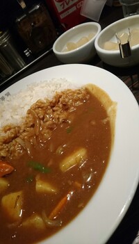 女性の方に質問です カレーライスの時 ご飯の量は茶碗一杯分ですか 私は二 Yahoo 知恵袋