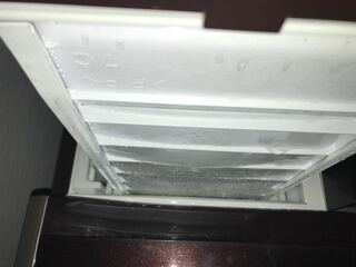 日立の冷蔵庫なんですが製氷室で作られた氷をうける場所に水が溜 Yahoo 知恵袋