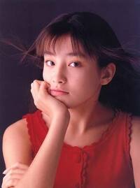 若い頃の宮沢りえさん中山美穂さんどちらが美人女優だと思います Yahoo 知恵袋
