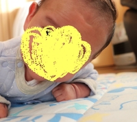 2ヶ月ちょっとの赤ちゃんなんですがうつ伏せにすると写真のよ Yahoo 知恵袋