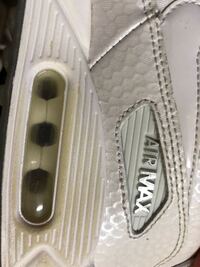 真っ白のnikeairのメッシュ部分の汚れが まだ買っ Yahoo 知恵袋
