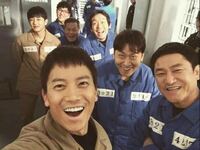 韓国の囚人服は どうして青色と茶色で色が別れているのですか Yahoo 知恵袋