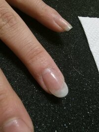 画像あり 爪がとても薄いです 伸ばしていると今にも折れそう Yahoo 知恵袋