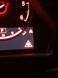 Bmwの警告灯についてです 写真にあげる警告灯がなんだかわかりません Yahoo 知恵袋