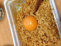 カップ焼きそばに生卵入れますか たまに入れます タンパク質補給に み Yahoo 知恵袋