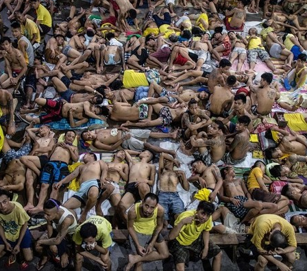 フィリピンの刑務所の画像ですが 日本の刑務所も外国人の犯 Yahoo 知恵袋