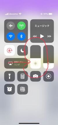 外で携帯電話の画面を見ると太陽の明るい所では画面は光が反射して画面の内 Yahoo 知恵袋