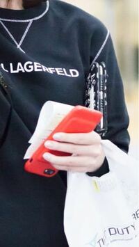 Twiceのミナちゃんが使用している赤のシンプルなiphone7のケー Yahoo 知恵袋