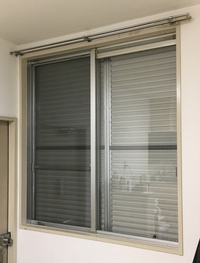 イケアのhoppvals断熱ブラインドは既存のカーテンレール Yahoo 知恵袋