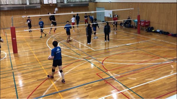 バレーボール部なのですが連続的にスパイクを打つ練習があるのですが 