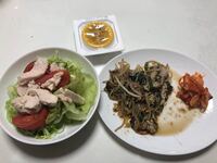 ダイエット中で野菜とサラダチキン2つ食べたらお腹いっぱいになってしまい Yahoo 知恵袋