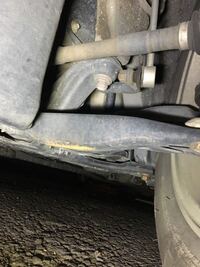 ロアアーム のサビ 一週間前に車を避けようとタイヤを落と Yahoo 知恵袋