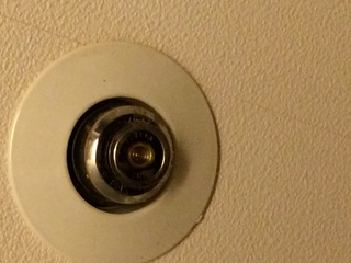 ビジネスホテルの部屋の天井にあるこれは何ですか カメラの様に Yahoo 知恵袋