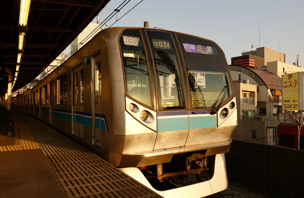 東京メトロの英語の車内アナウンスについて】三鷹始発の地下鉄・東西線