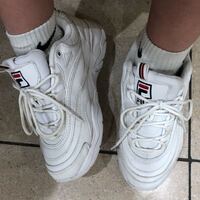 Filaの厚底 の靴をはいているのですが 紐をきつく締めると靴紐が解け Yahoo 知恵袋