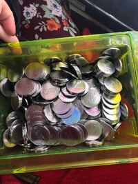 スロットのドル箱は、平盛りで何枚分、何円分くらい入りますか