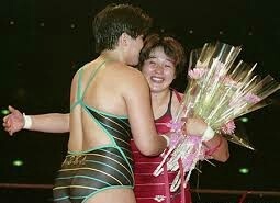 何で昔の女子プロレスは水着みたいなコスチュームだったんですか？ - リ... - Yahoo!知恵袋