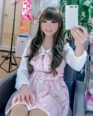 女装サロンでメイクしてもらいました 女の子に見えますか スカート Yahoo 知恵袋