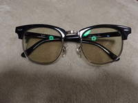 こちらのraybanのメガネなんですが このロゴが入っているダミーレンズの Yahoo 知恵袋