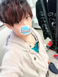 この写真の右の方は誰ですか 左の方はうらたさんだったと思うのですが 同 Yahoo 知恵袋