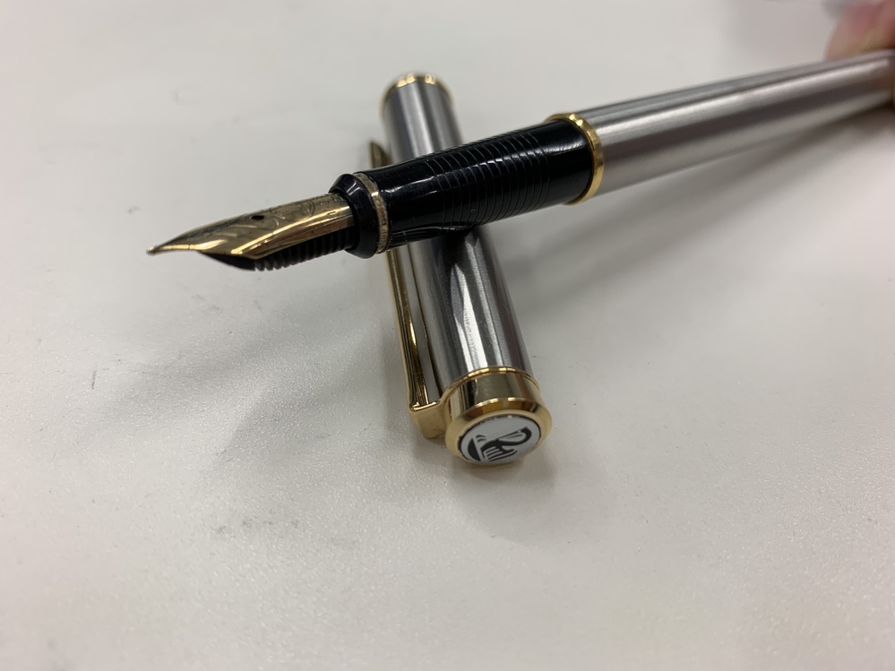 ペリカンのM400に彫られた数字の意味は？？14C-585と彫ってあります