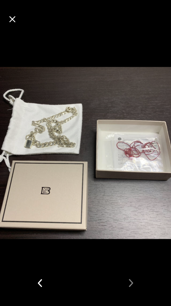 下の写真でONEOKROCKのボーカルのtakaがつけている - Yahoo!知恵袋