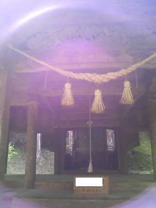 神社で写真を撮ったら丸い紫っぽい光が入っていました どういう Yahoo 知恵袋