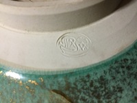 陶器の器の裏の刻印です。
何と書いてあるかわかる方教えて下さい。有名な物ですか？ 