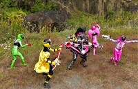 ルパパトキュウを見たことがある人に質問 シシレッドとルパンブルーはや Yahoo 知恵袋