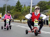 三輪車に大人は乗っても大丈夫ですか 子供用の三輪車に大人が Yahoo 知恵袋