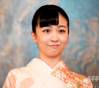 秋篠宮佳子様のように 前髪を横から流すようなヘアスタイルは どうすれ Yahoo 知恵袋