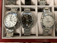 葬式に参列する際に着用する時計一番右の白い時計が無難でしょうか 黒より Yahoo 知恵袋