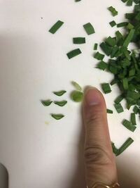 ニラってどこまで食べれるんですか いつも根元の５ｃｍぐらい Yahoo 知恵袋