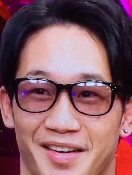 アウトデラックスに出演していた時の朝倉未来選手が掛けていたサ アウトデラックスに出演していた時の朝倉未来選手が掛けていたサ