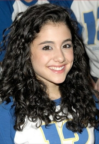 アリアナ グランデって 黒人の血が入ってるんですか 肌が少し黒っぽいですよね Yahoo 知恵袋